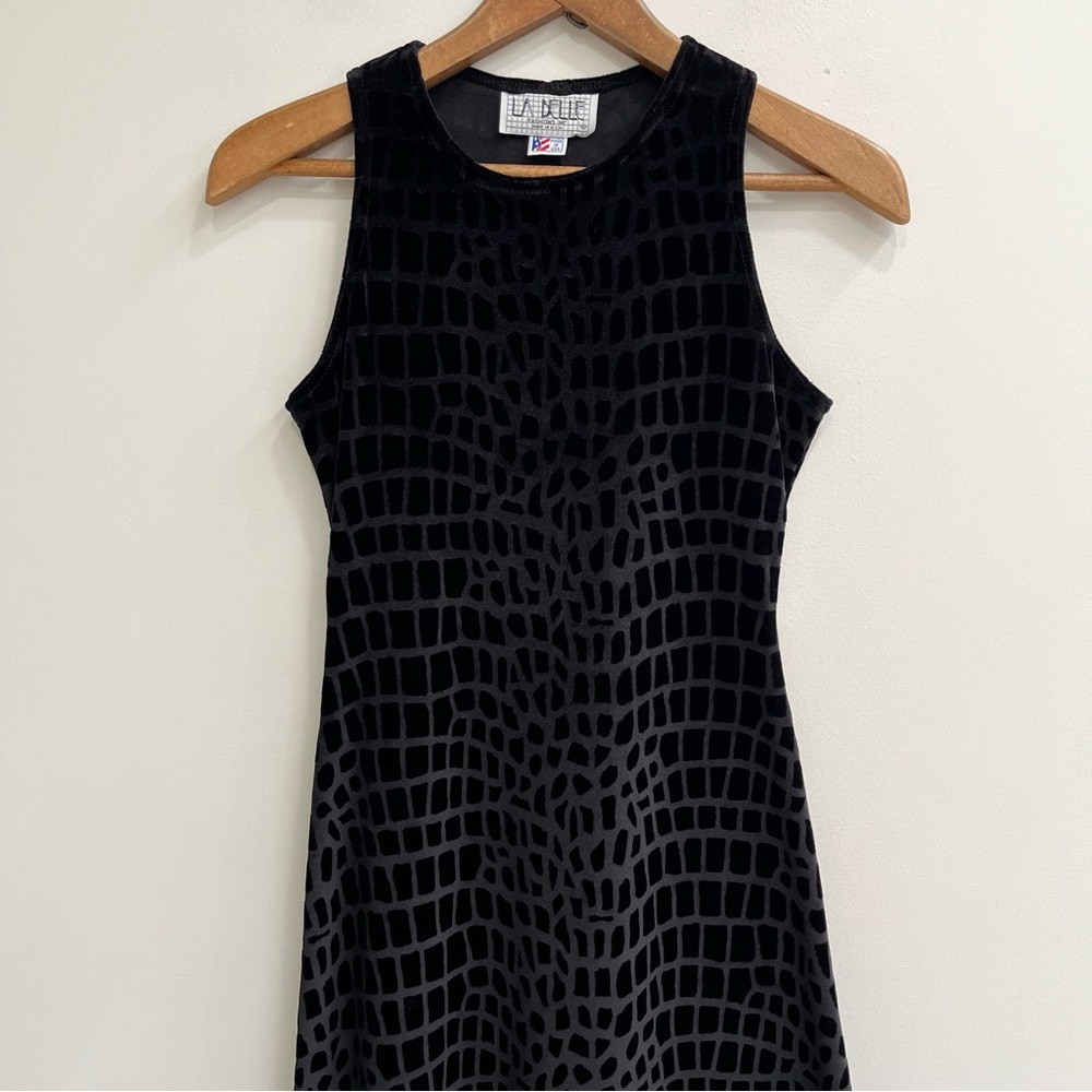 Vintage black sleeveless burnout velvet maxi dress with a crocodile print - Picture 4 of 12